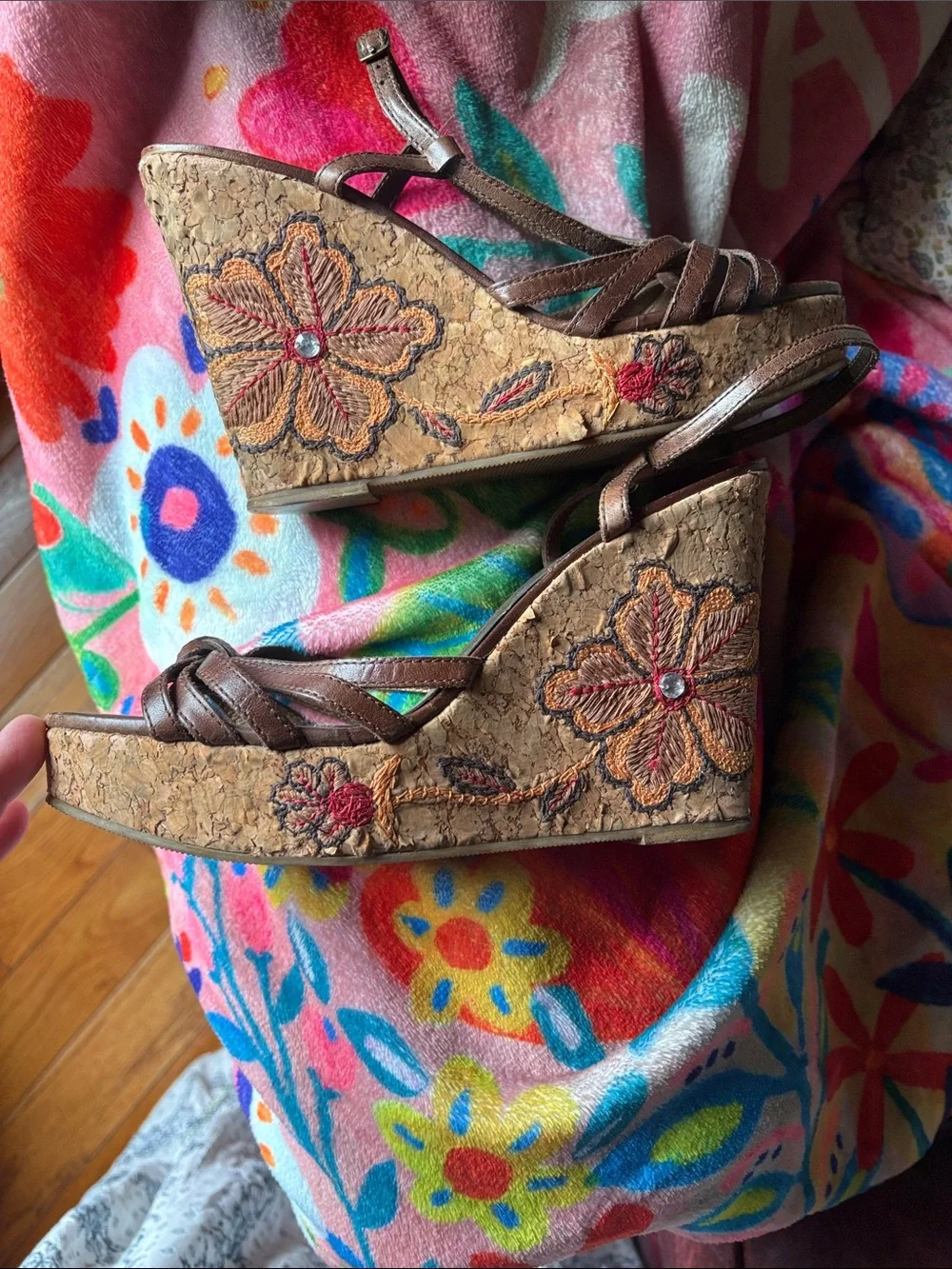 Carlos Santana Vintage Blossom 9m Cork wedge sandle Floral Embroidered - Picture 1 of 4